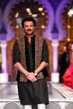 Anil Kapoor walks for Designer Raghavendra Rathore in Delhi on 25th July 2013 (1).jpg